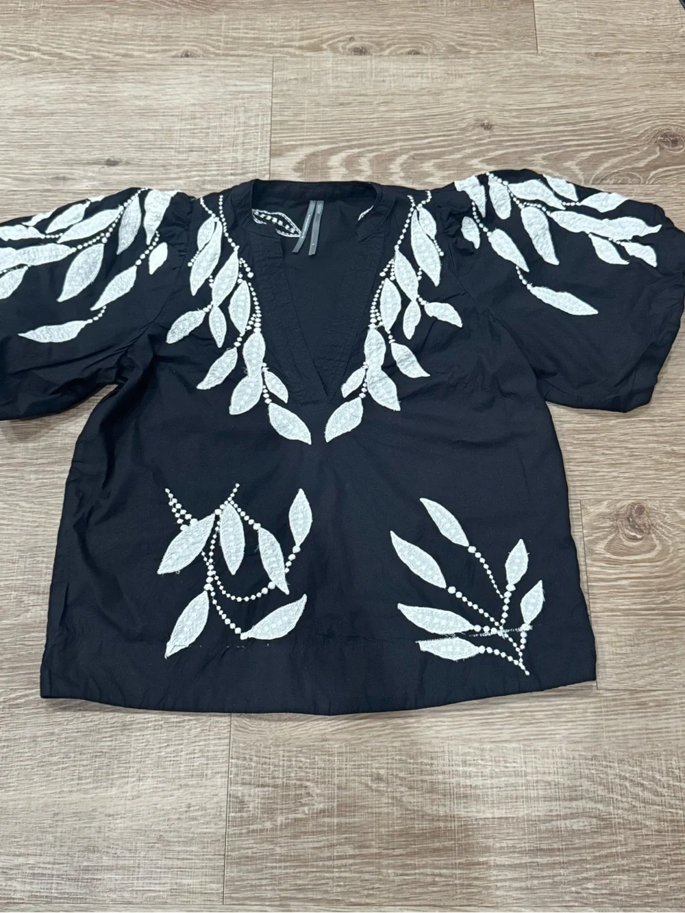 Anthropologie Black White Embroidered Leaf Boho V-Neck Blouse Top Sz S